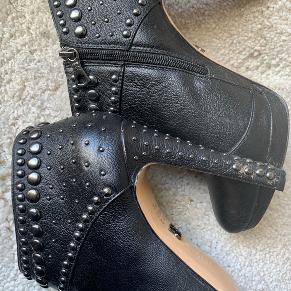 BCBG Max Azria Leather Ankle Boots With Stud Detail SZ 10 - Picture 5 of 7